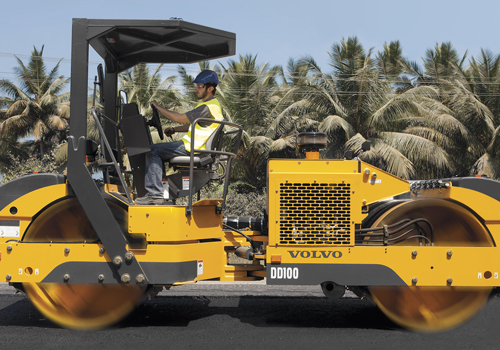 [web]volvo-benefits-asphalt-compactor-dd100-t3-isolated-operators-platform-2324x1200