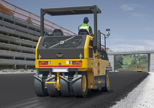 [web]volvo-benefits-asphalt-compactor-pt220-t3-reliable-engine-2324x1200